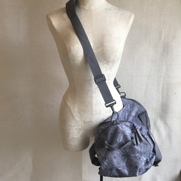 Dakine Handbags - Dakine Waterproof Gym Bag Sports Travel Duffle